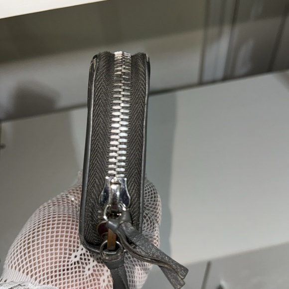 Authentic BALENCIAGA leather zippy long wallet - Picture 9 of 17